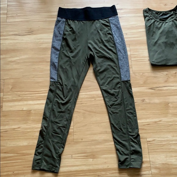 Pretty Little Thing Active Sports set - Picture 2 of 5